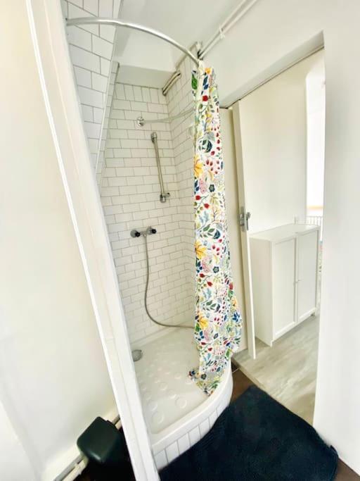 Appartement Vue Tour Eiffel Ligne 14 A Cote De Paris جنتيلي المظهر الخارجي الصورة